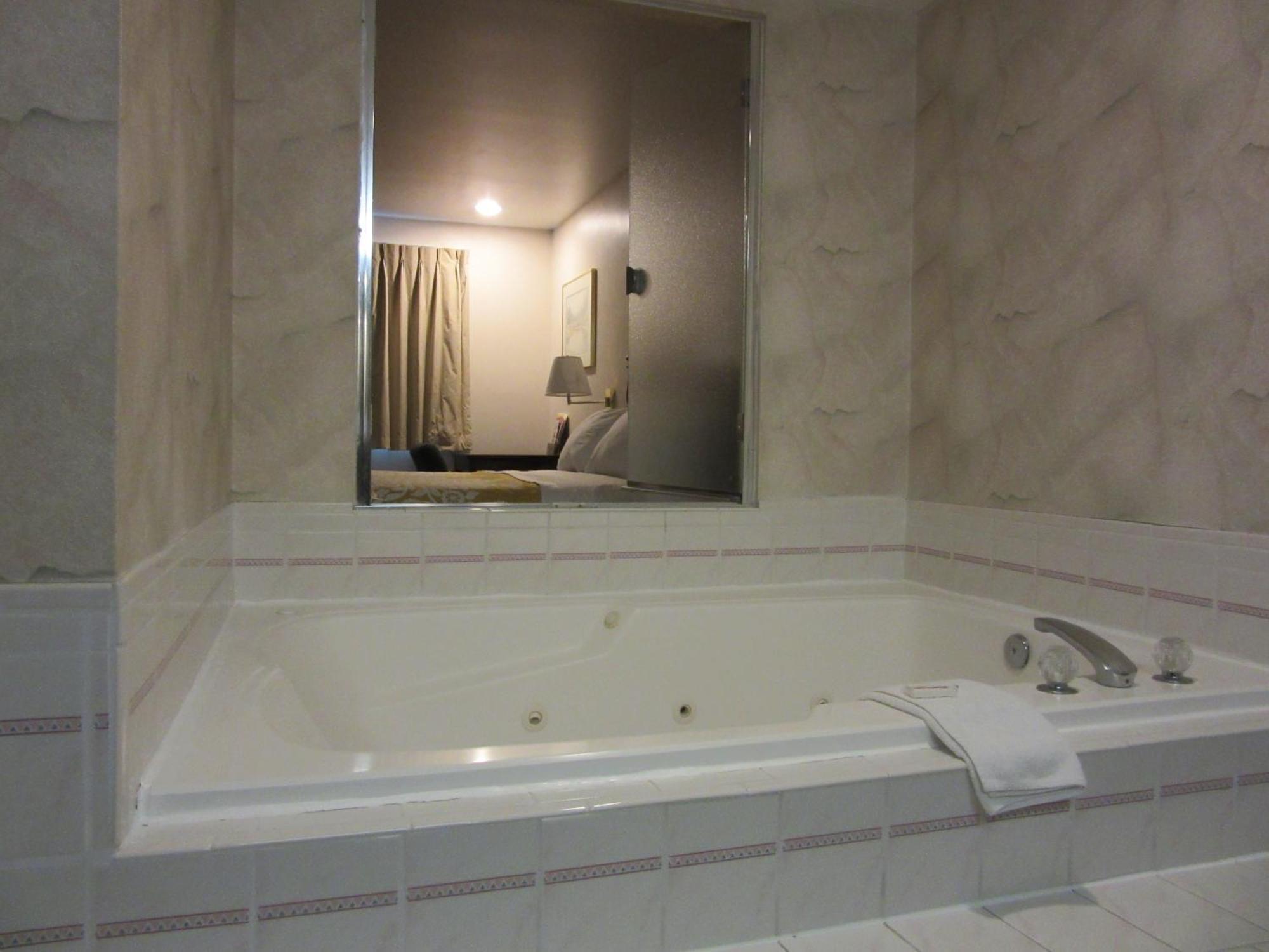 1 King Bed Studio Suite Non-Smoking