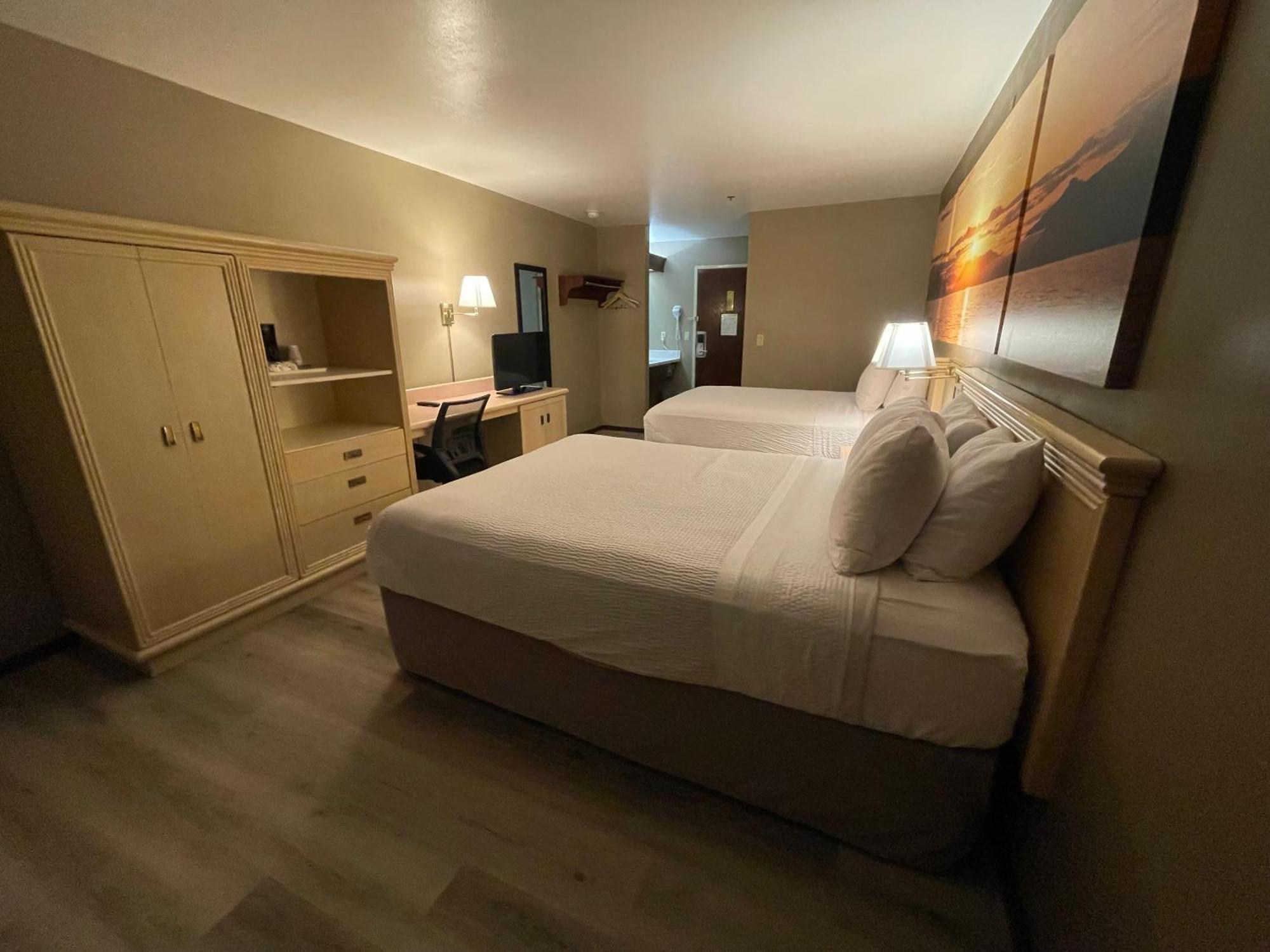 Queen Room Two Queen Beds Non-Smoking